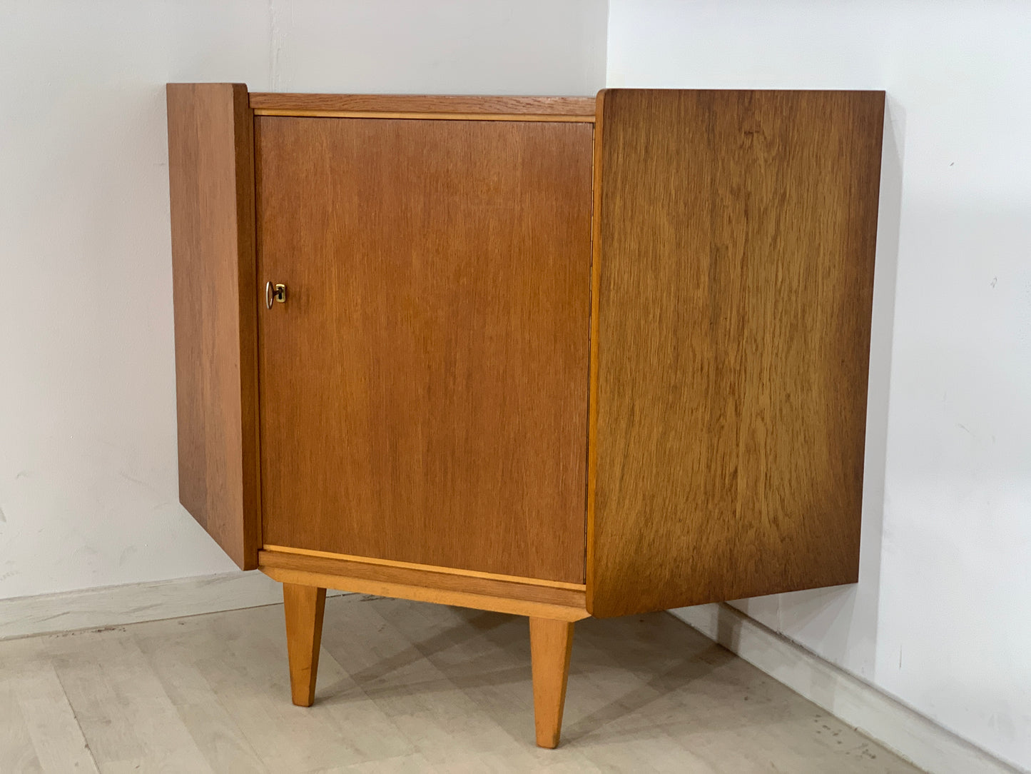 Mid Century Eckschrank Schrank Kommode Vintage