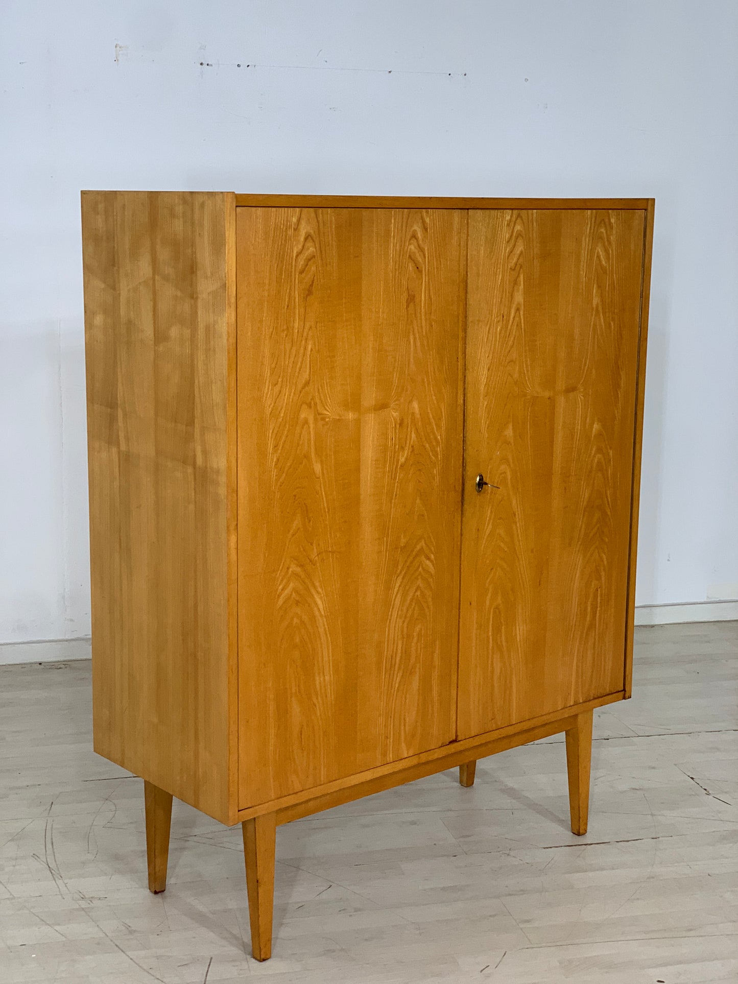 Mid Century Wäscheschrank Schrank Kleiderschrank Serie 602/B