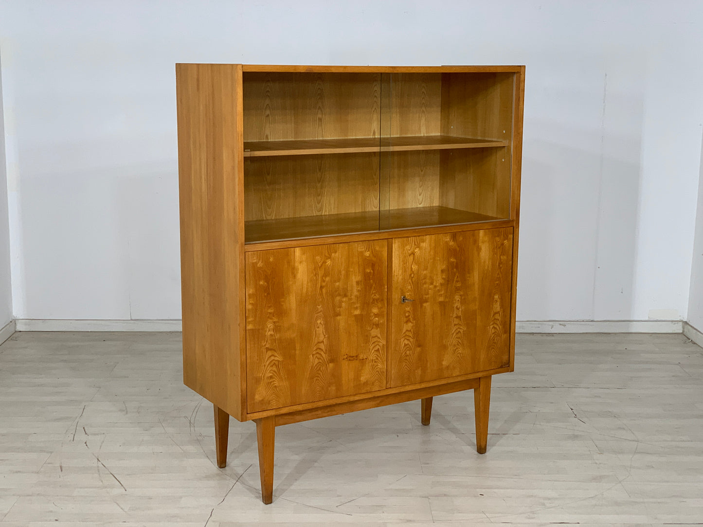 Mid Century Hellerau Highboard Schrank Vitrine Serie 602