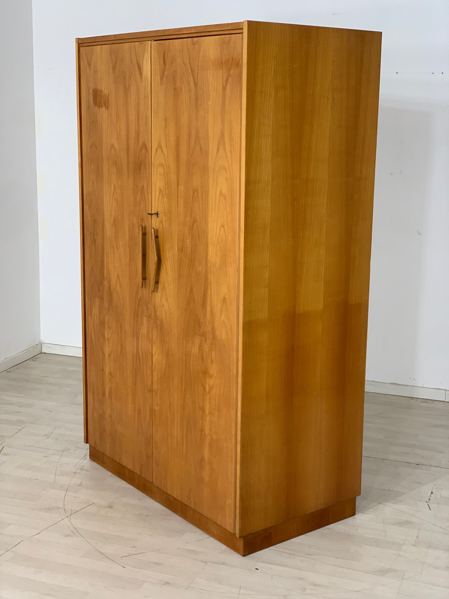 Mid Century Hellerau Kleiderschrank Schrank Wardrobe Vintage