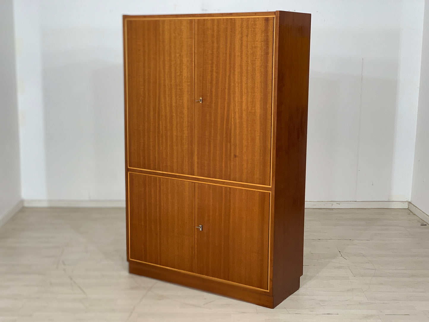 Mid Century Schrank Highboard Wäscheschrank Vintage