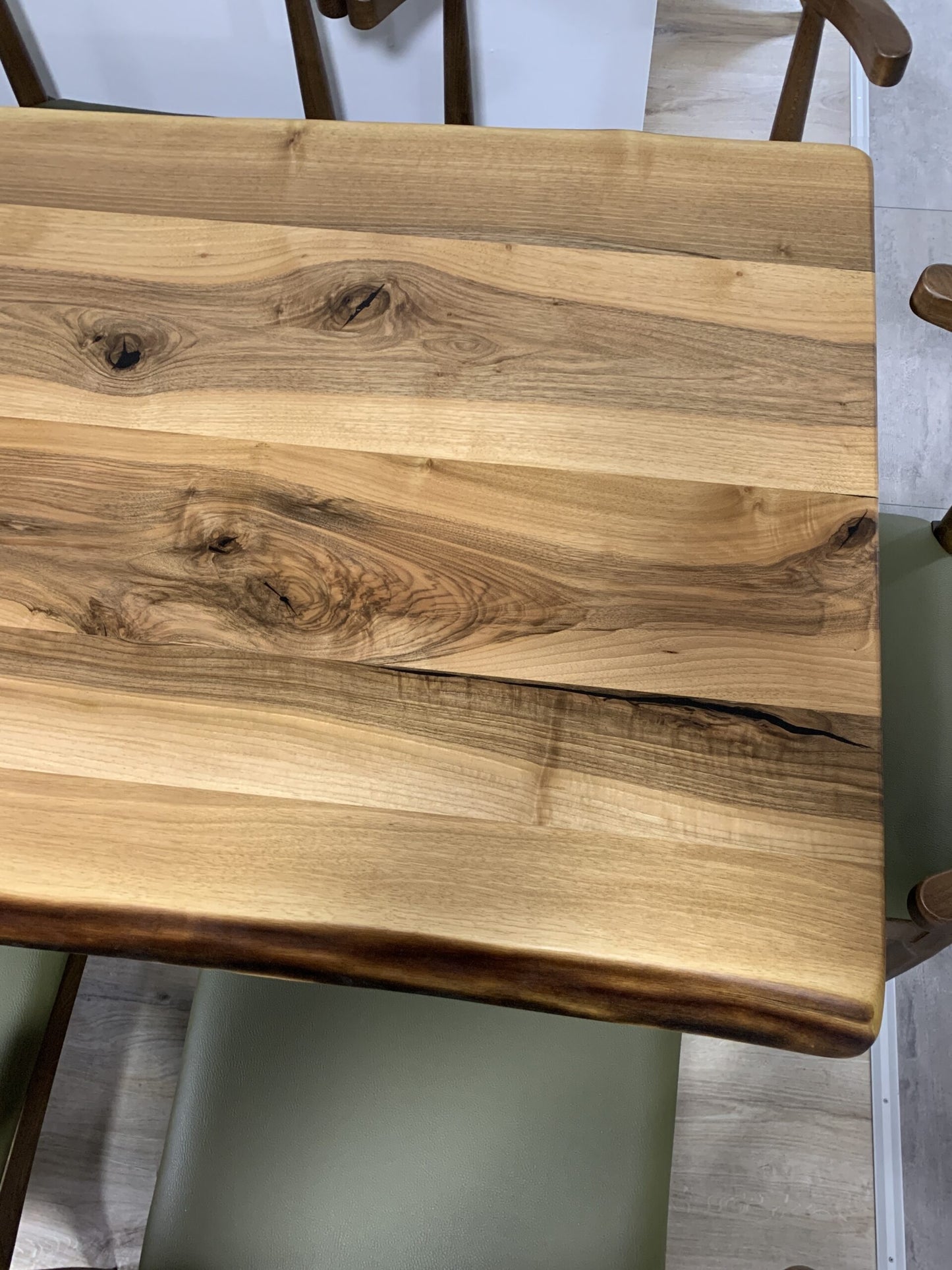 TABLE À MANGER EN BOIS MASSIF VINTAGE