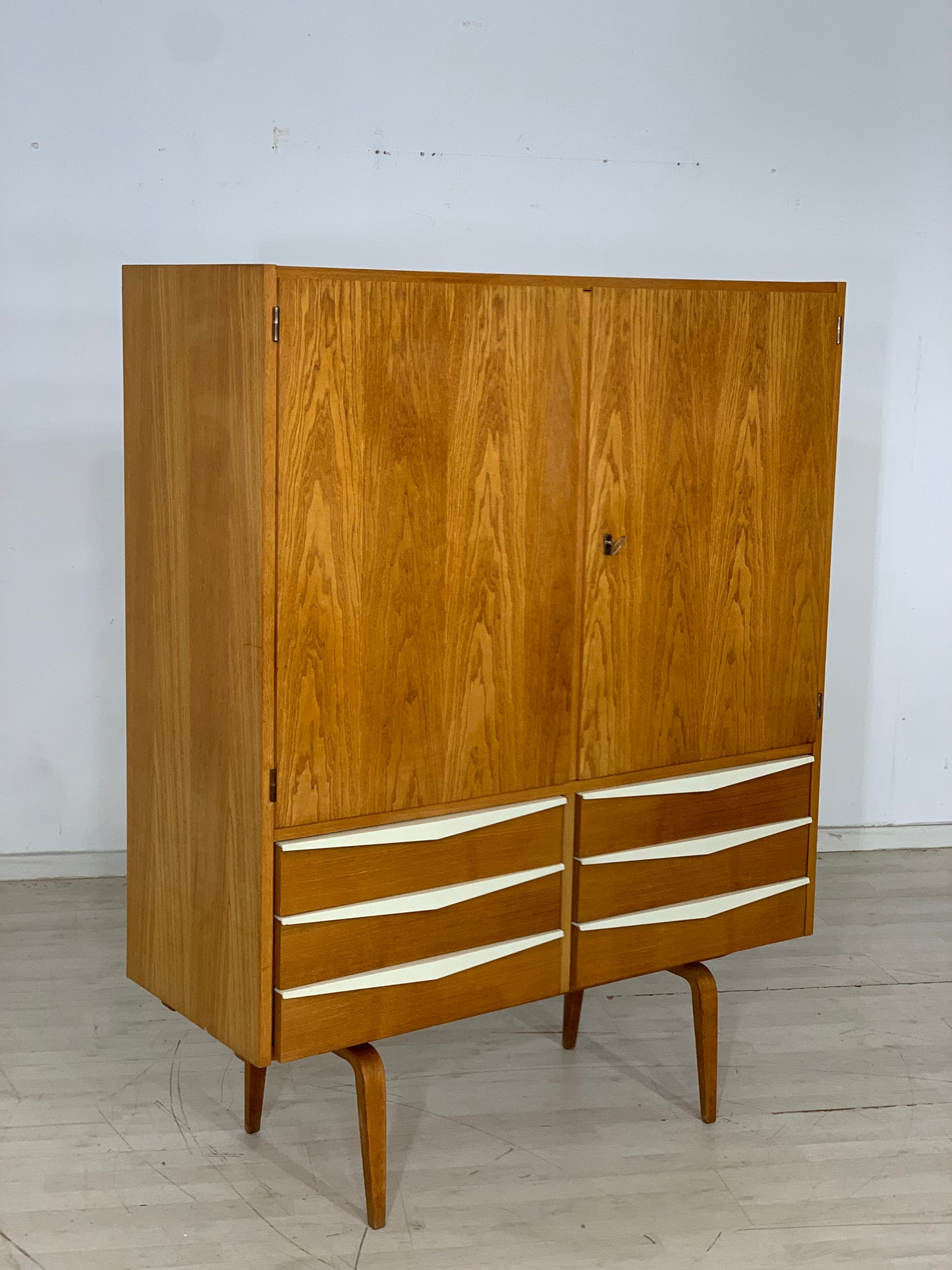 Mid Century Wäscheschrank Schrank Kleiderschrank Serie 427/N