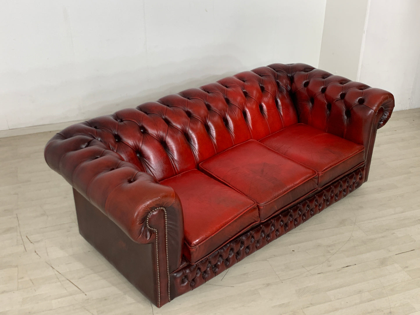 Original Chesterfield Couch Sofa 3-Sitzer Ledercouch Oxblood