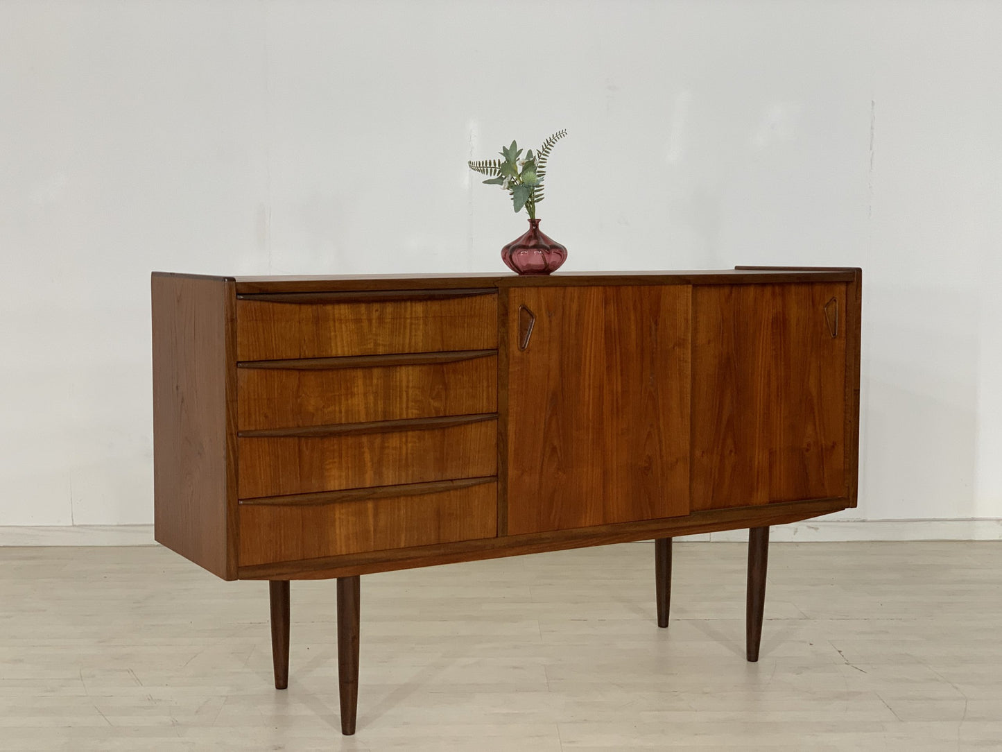 DANISH TEAK SIDEBOARD ANRICHTE WOHNZIMMERSCHRANK TV SCHRANK KOMMODE VINTAGE