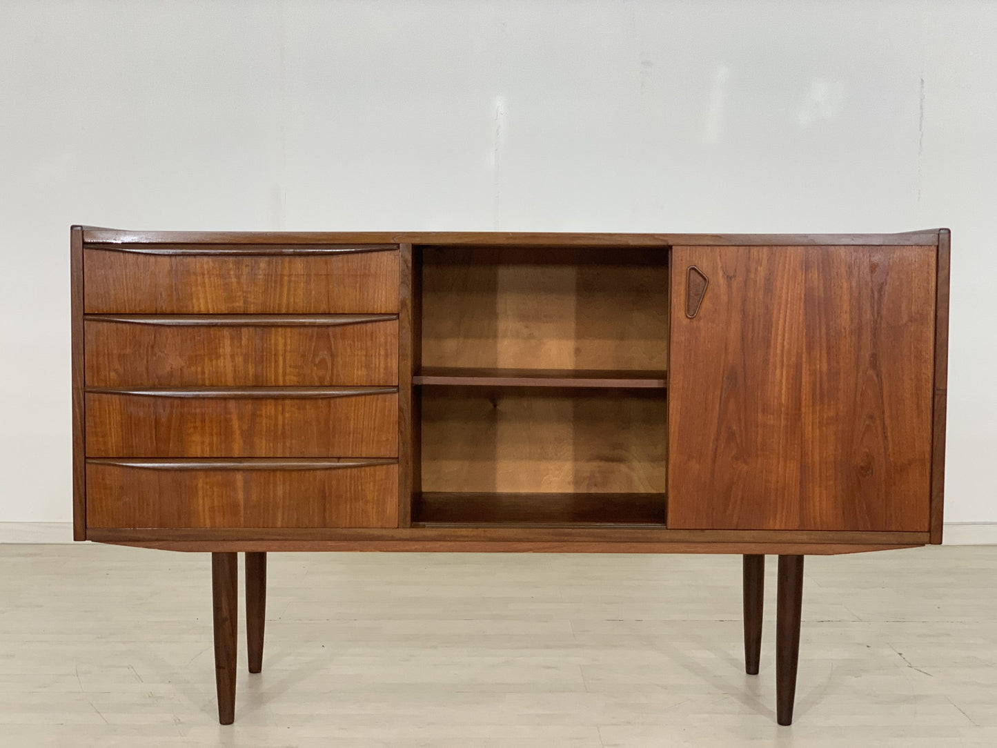 DANISH TEAK SIDEBOARD ANRICHTE WOHNZIMMERSCHRANK TV SCHRANK KOMMODE VINTAGE