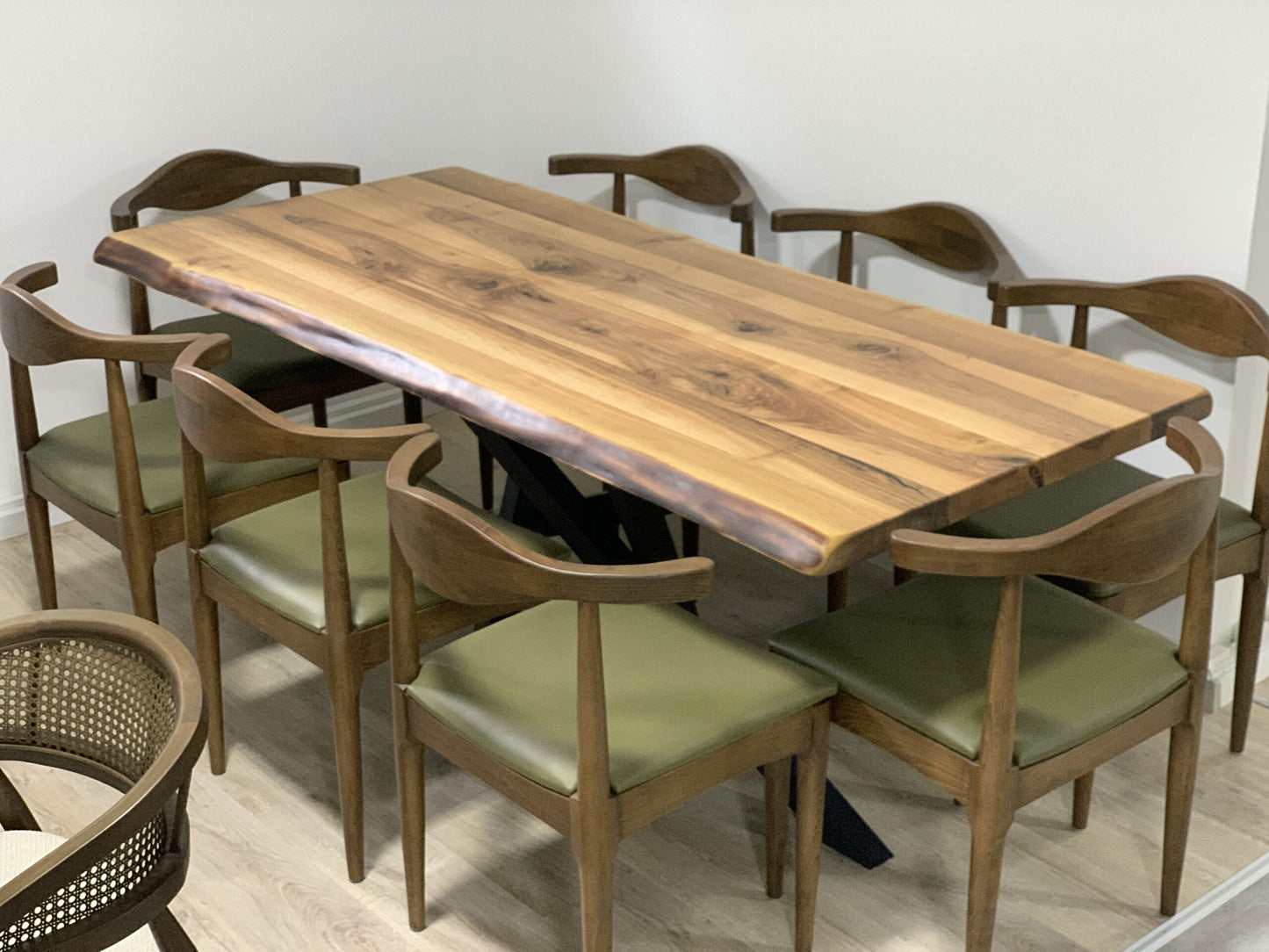 TABLE À MANGER EN BOIS MASSIF VINTAGE