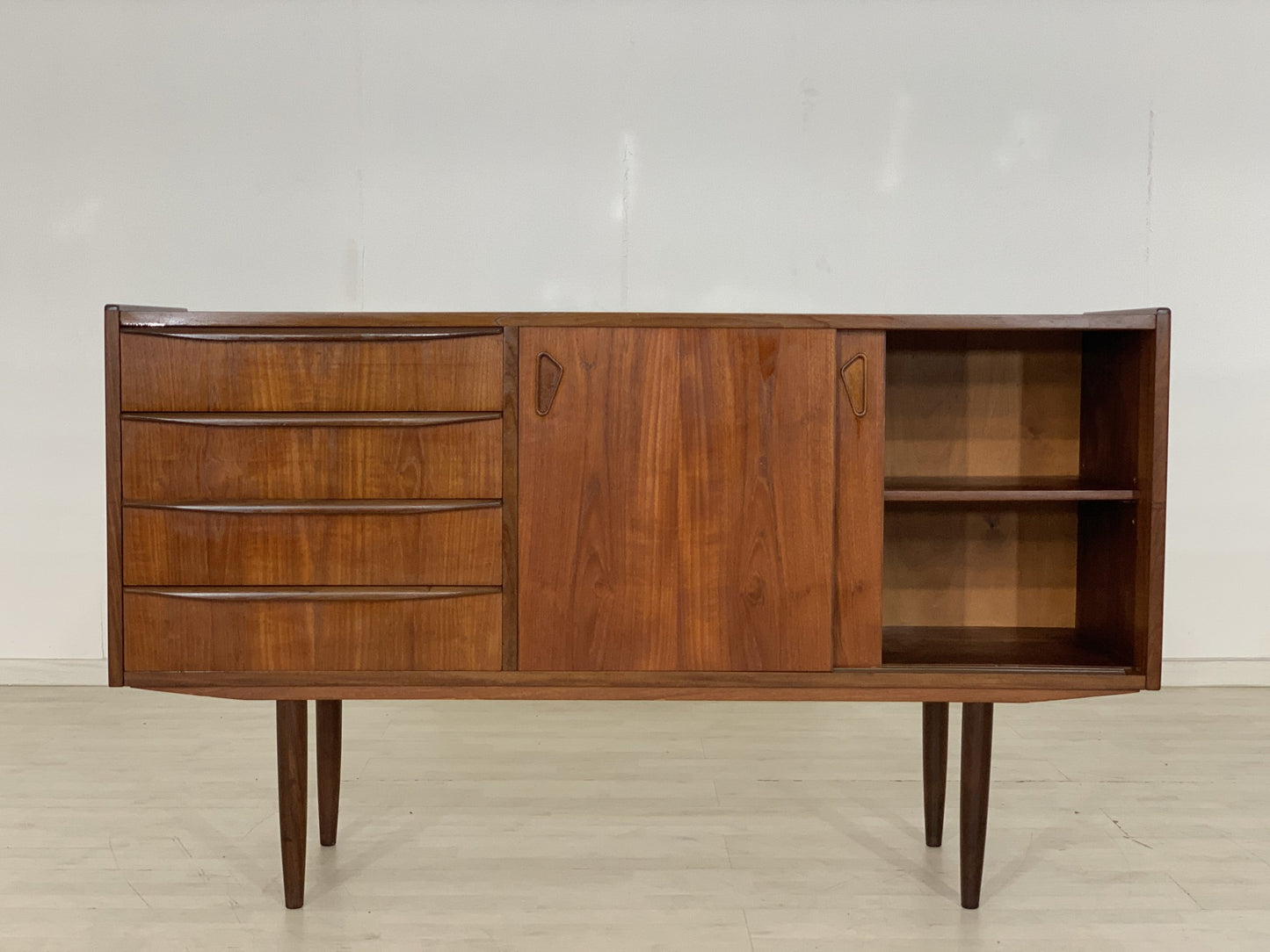 DANISH TEAK SIDEBOARD ANRICHTE WOHNZIMMERSCHRANK TV SCHRANK KOMMODE VINTAGE