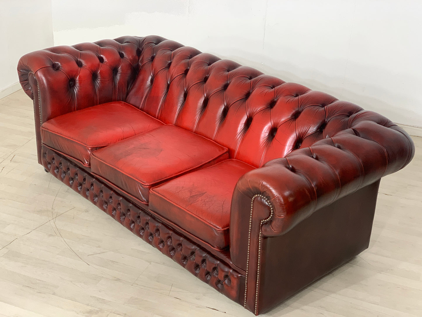 Original Chesterfield Couch Sofa 3-Sitzer Ledercouch Oxblood