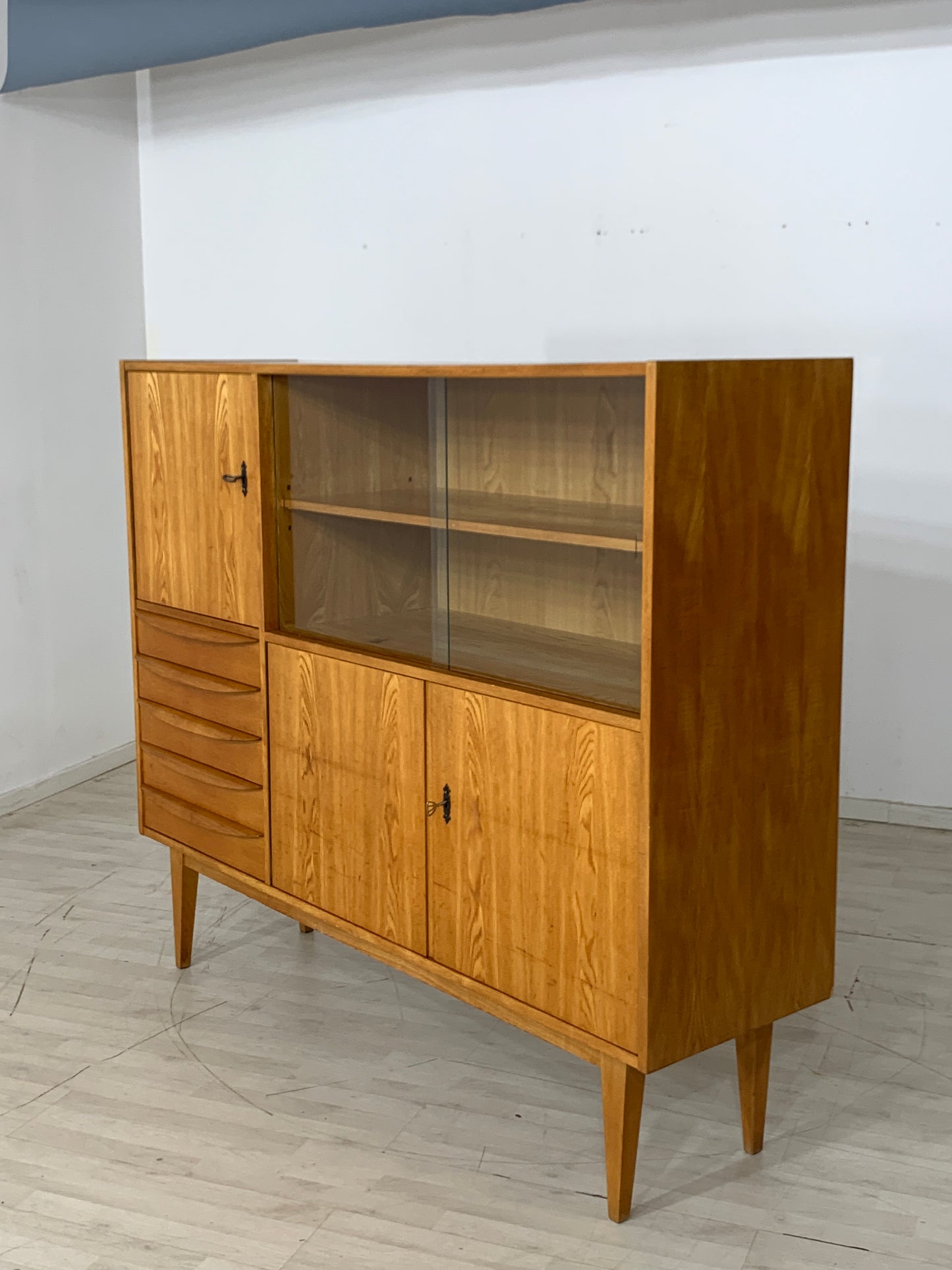 Mid Century Hellerau Highboard Schrank Vitrine Wohnzimmerschrank Vintage