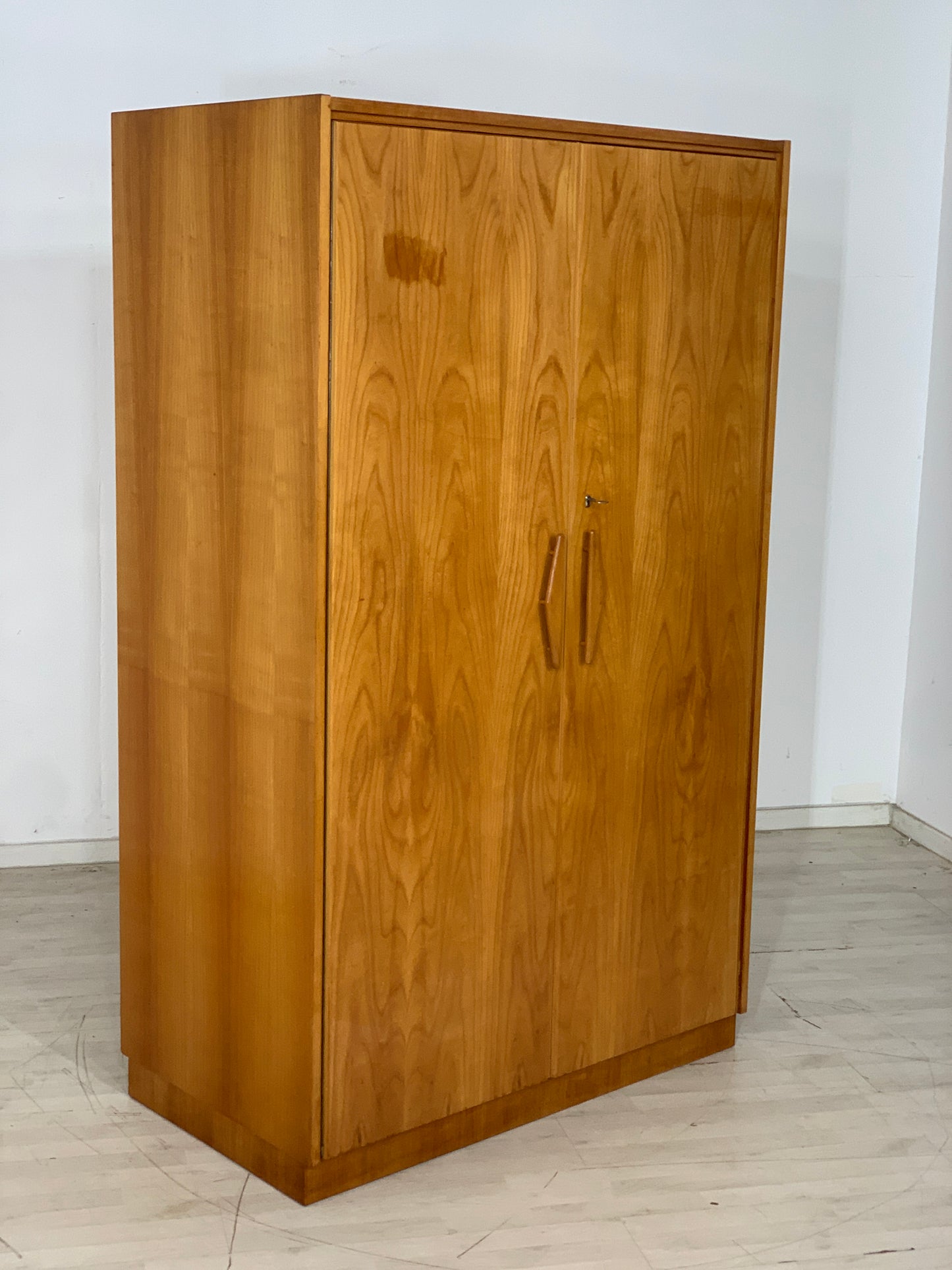 Mid Century Hellerau Kleiderschrank Schrank Wardrobe Vintage