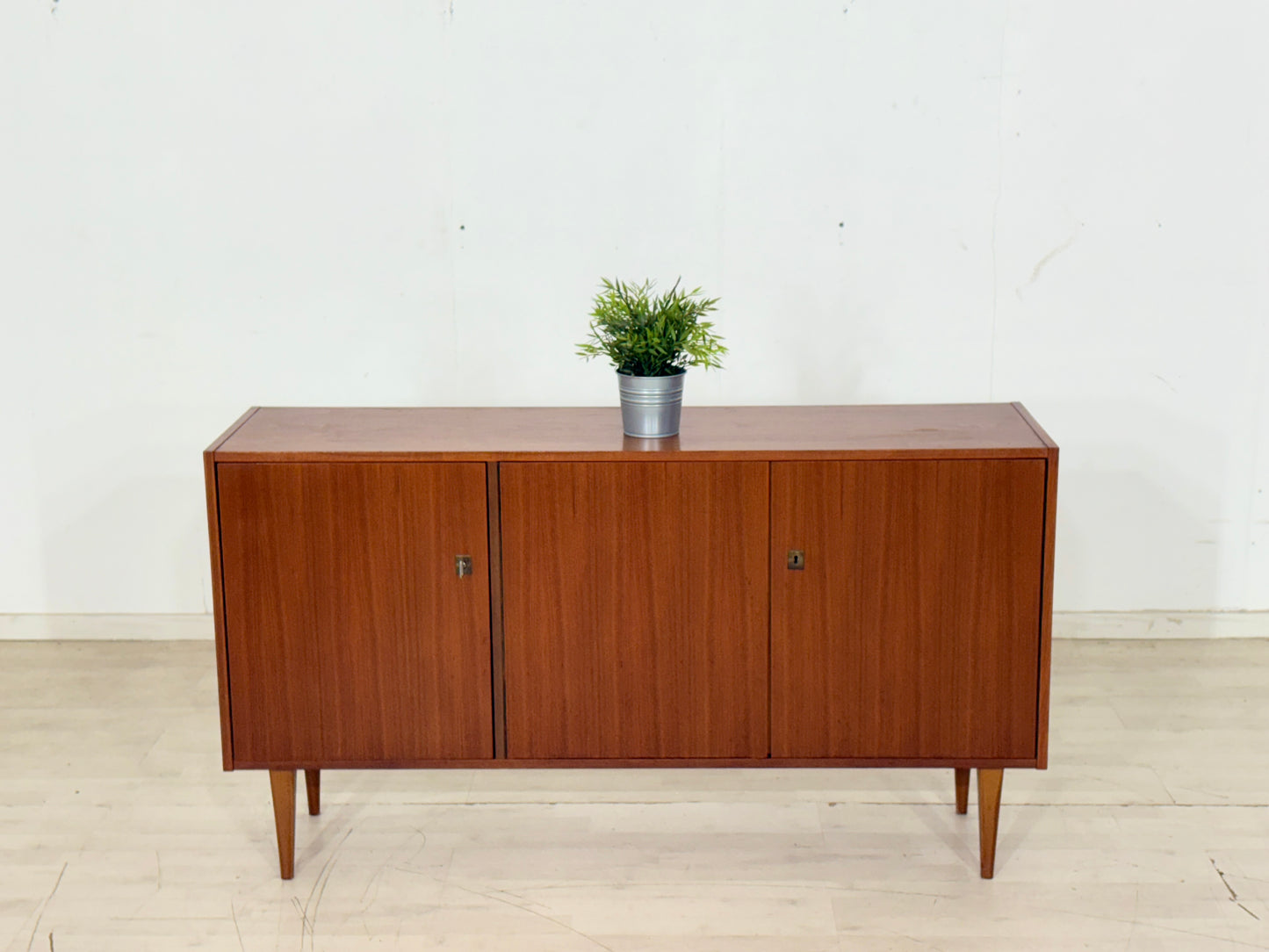 Mid-Century Teak Sideboard / Vintage Kommode / 60er Jahre Schrank