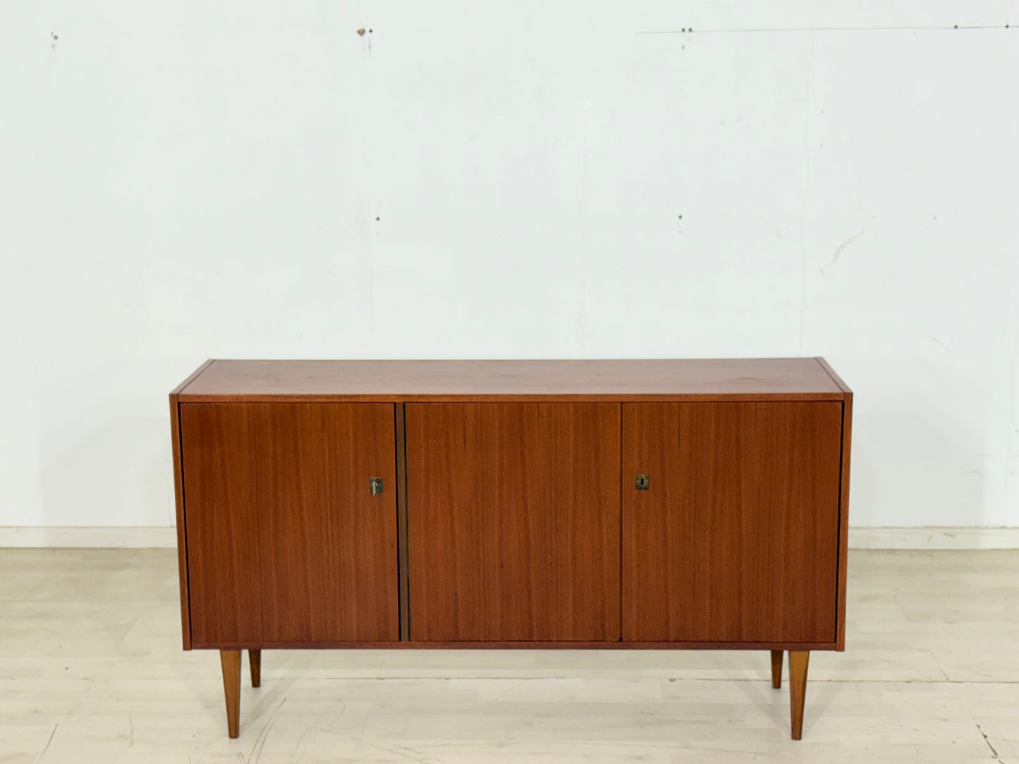 Mid-Century Teak Sideboard / Vintage Kommode / 60er Jahre Schrank