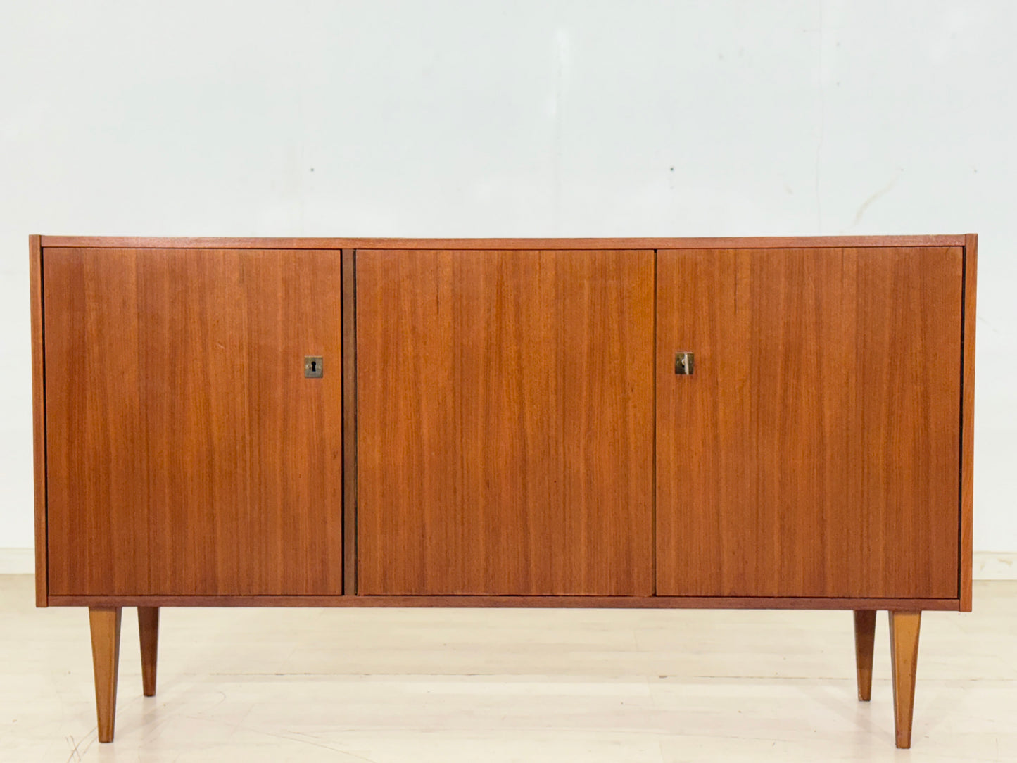 Mid-Century Teak Sideboard / Vintage Kommode / 60er Jahre Schrank