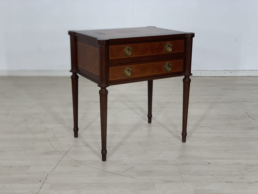 VINTAGE ENGLISH CHEST OF DRAWERS