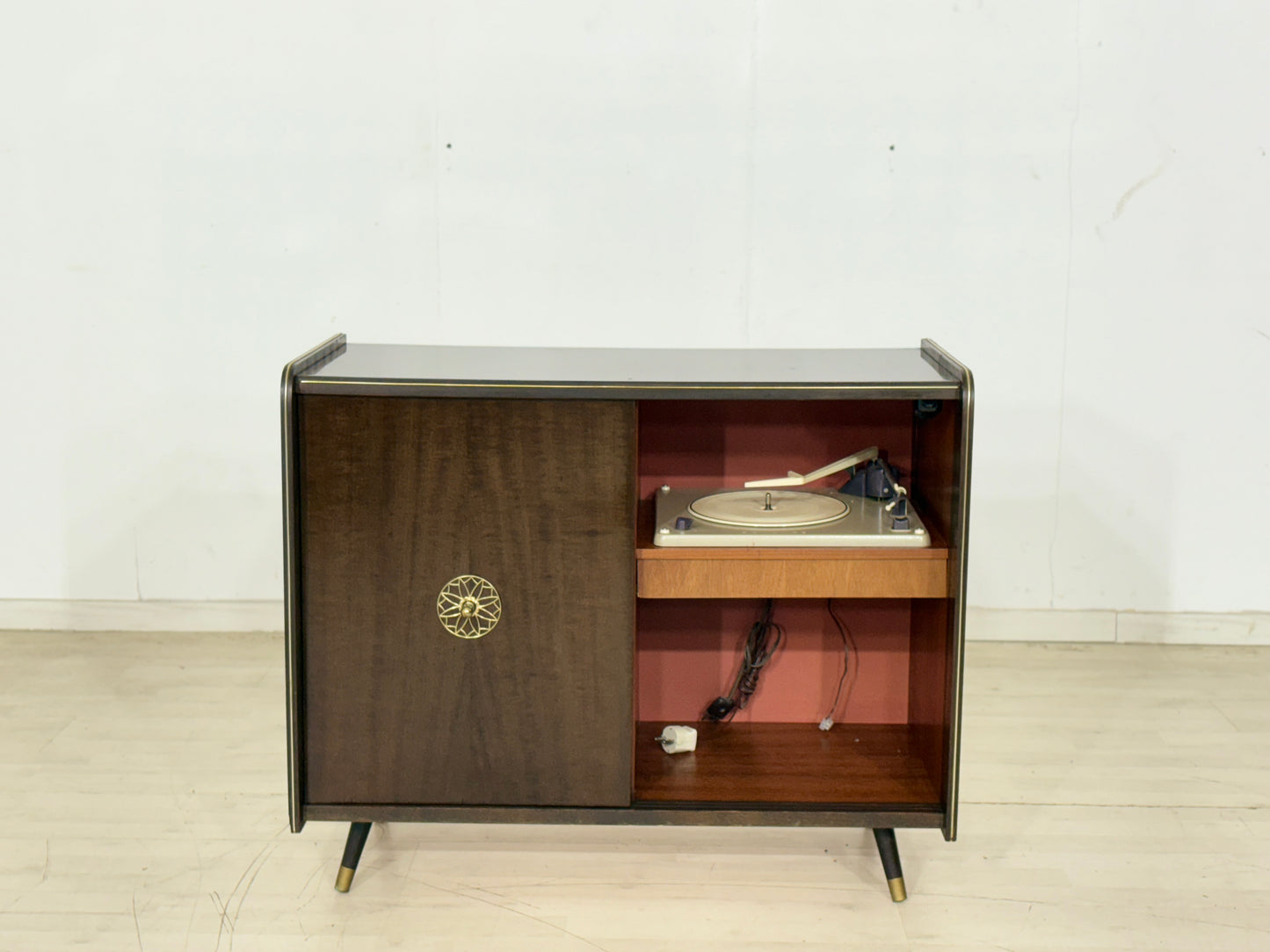 Mid-Century Barschrank / Vintage Plattenspieler / 60er Jahre Kommode
