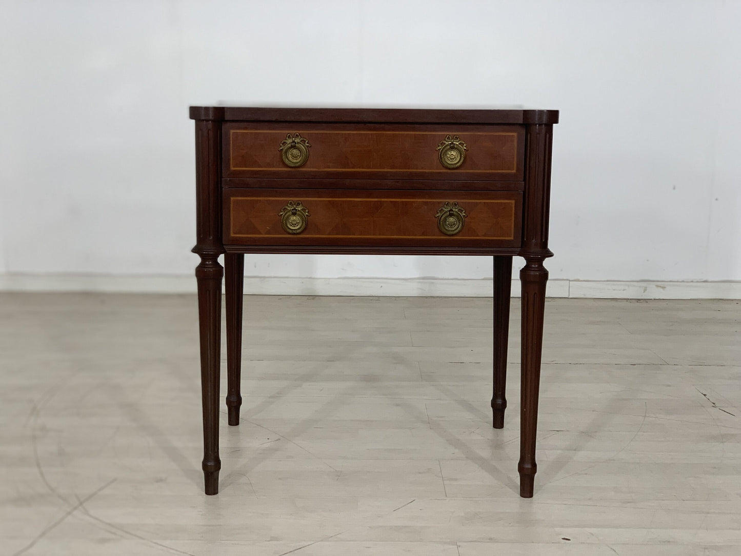 VINTAGE ENGLISH CHEST OF DRAWERS