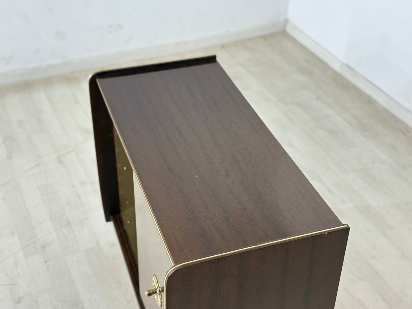 Mid-Century Barschrank / Vintage Plattenspieler / 60er Jahre Kommode