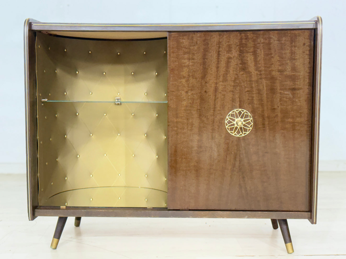 Mid-Century Barschrank / Vintage Plattenspieler / 60er Jahre Kommode