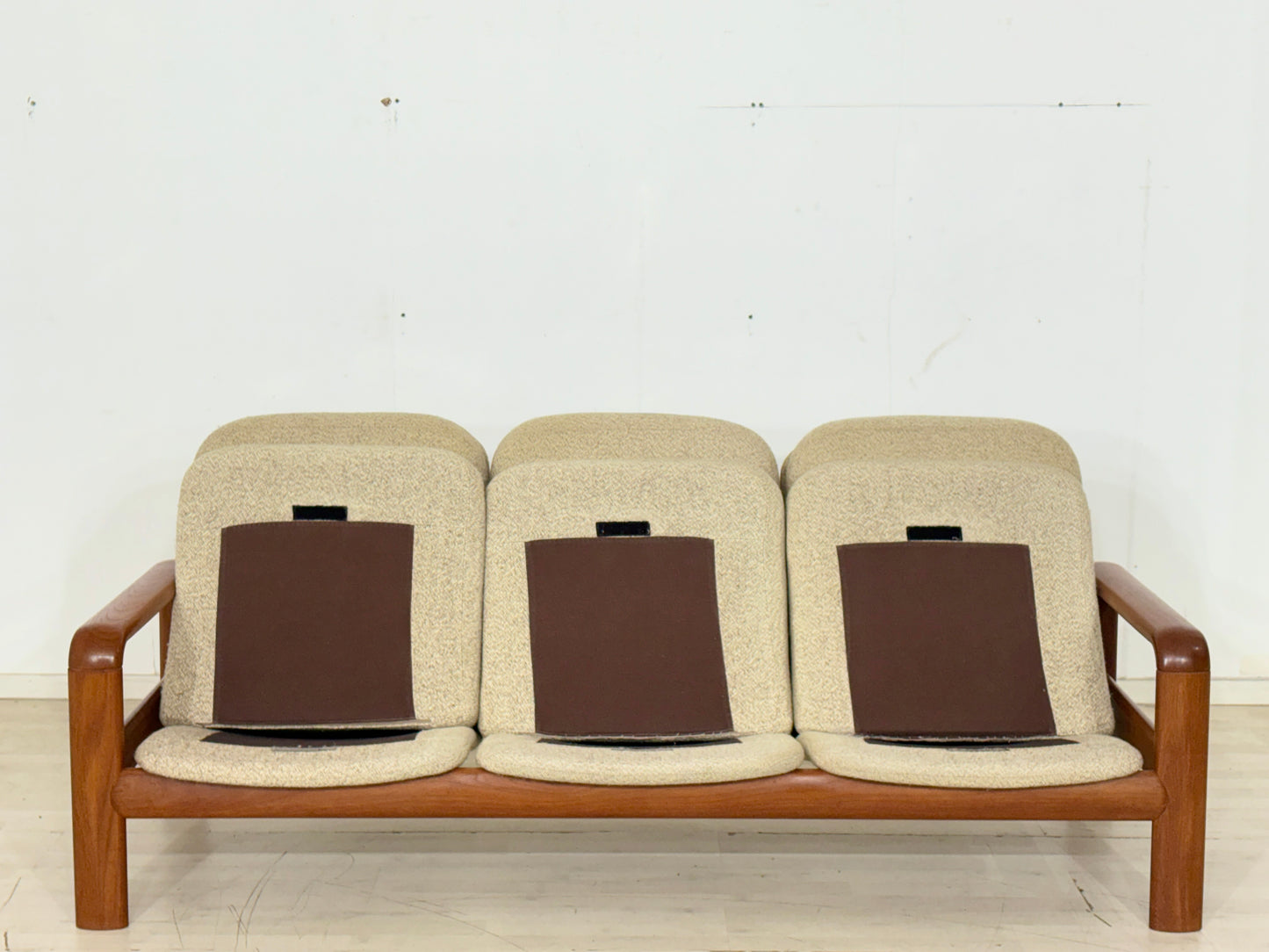Vintage Dyrlund Teak-Sofa | Massivholz 3-Sitzer Couch| Designklassiker