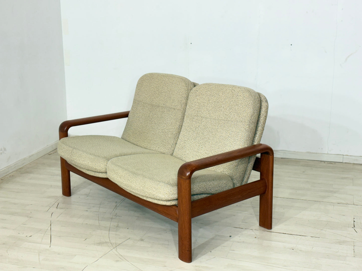 Mid-Century Dyrlund Teak-Sofa | Massivholz 2-Sitzer Couch| Designklassiker