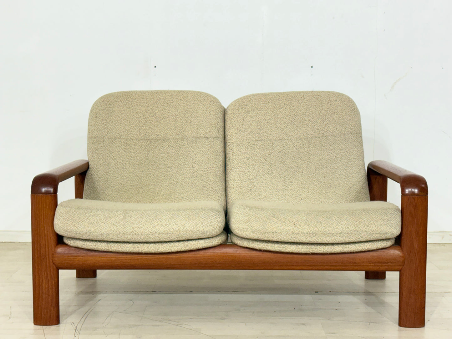 Mid-Century Dyrlund Teak-Sofa | Massivholz 2-Sitzer Couch| Designklassiker