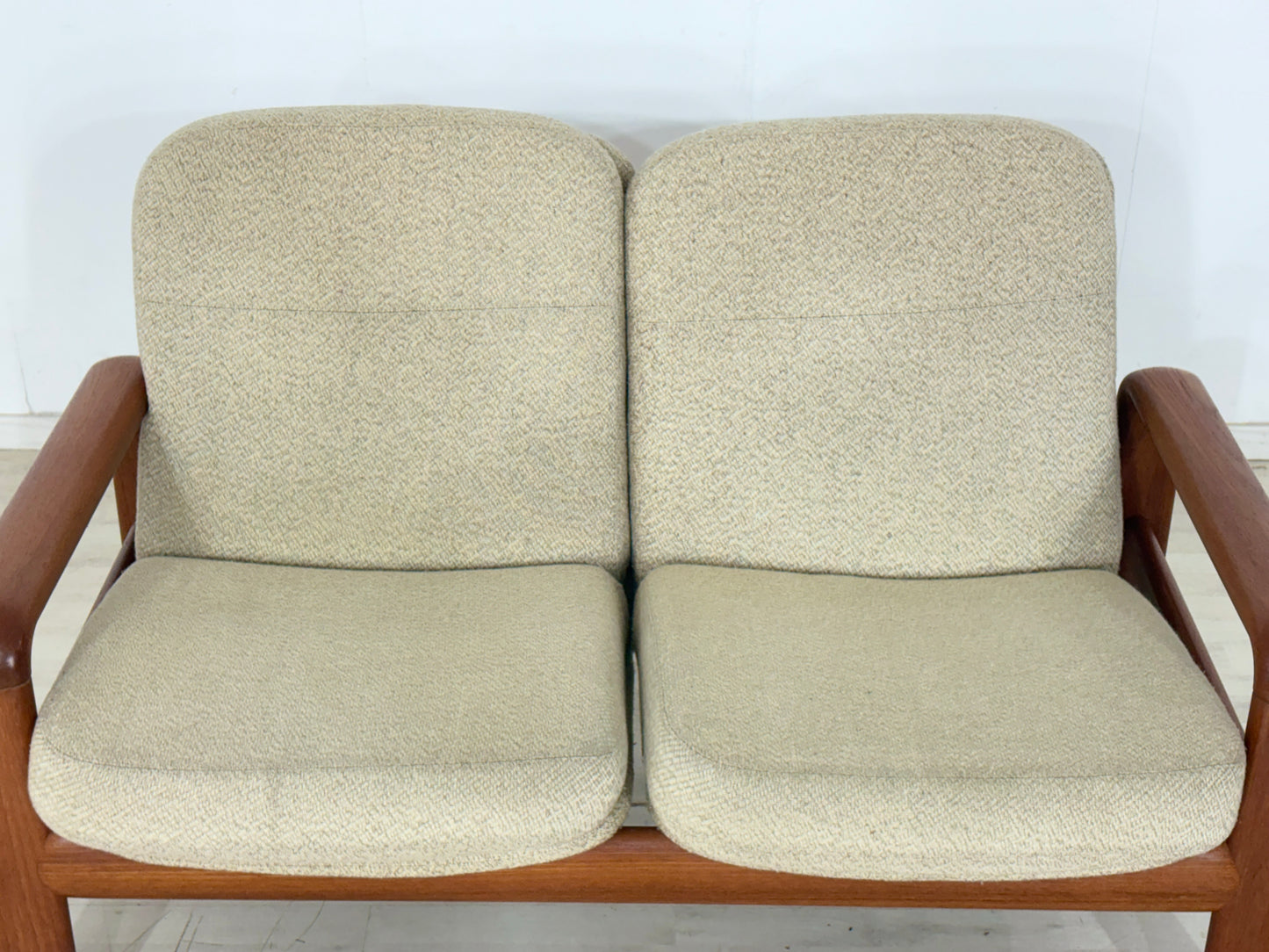 Mid-Century Dyrlund Teak-Sofa | Massivholz 2-Sitzer Couch| Designklassiker