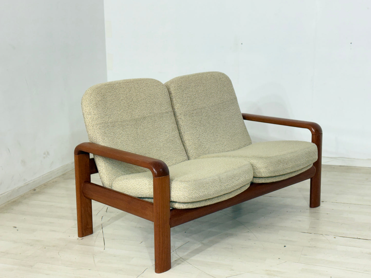 Mid-Century Dyrlund Teak-Sofa | Massivholz 2-Sitzer Couch| Designklassiker