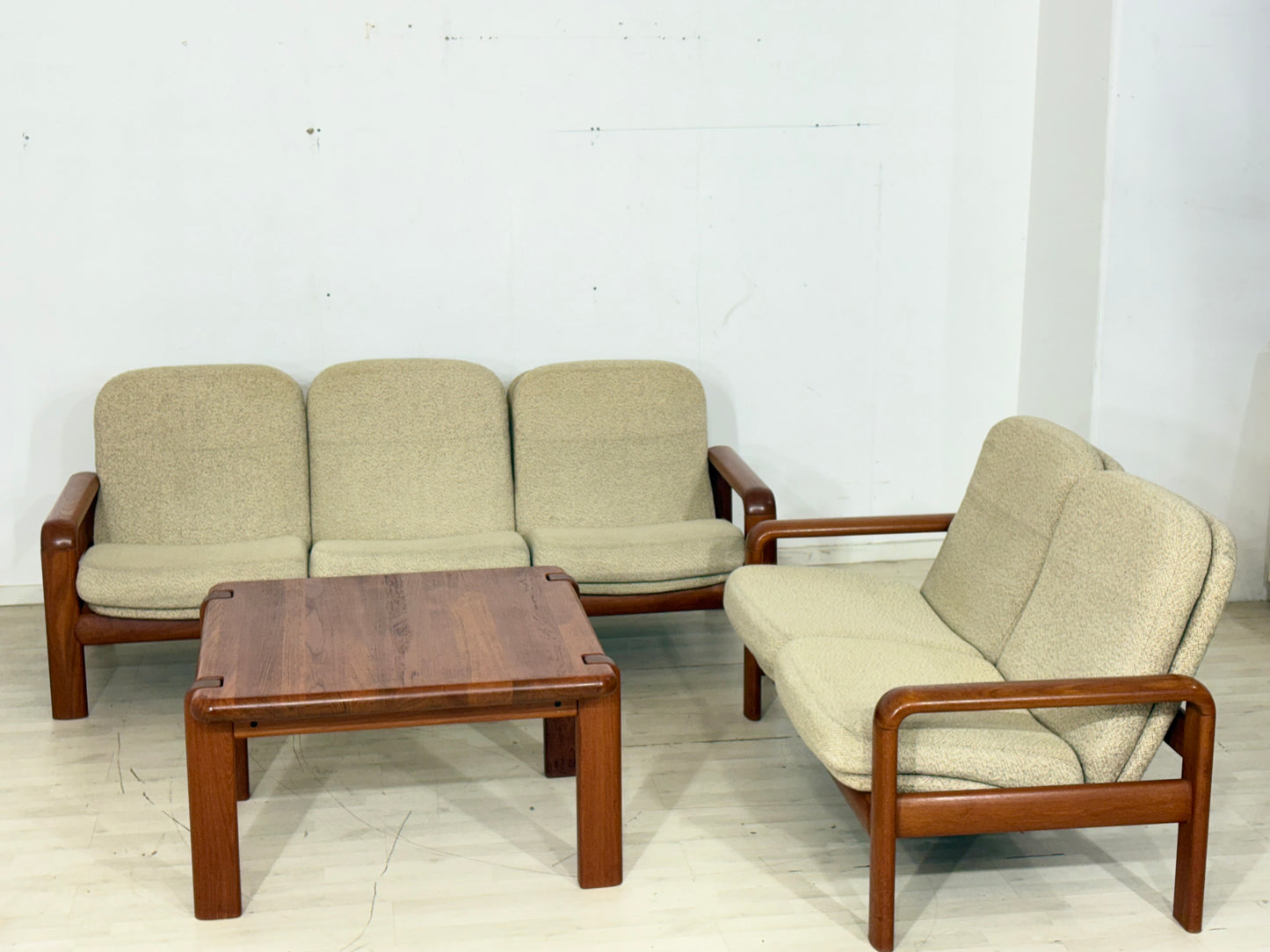 Mid-Century Dyrlund Teak-Sofa | Massivholz 2-Sitzer Couch| Designklassiker