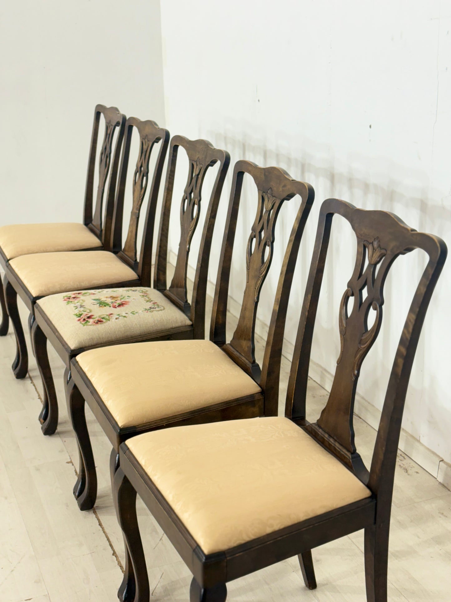 5er Set Antike Chippendale Stühle / Esszimmerstühle aus edlem Mahagoni/Nussbaum um 1900