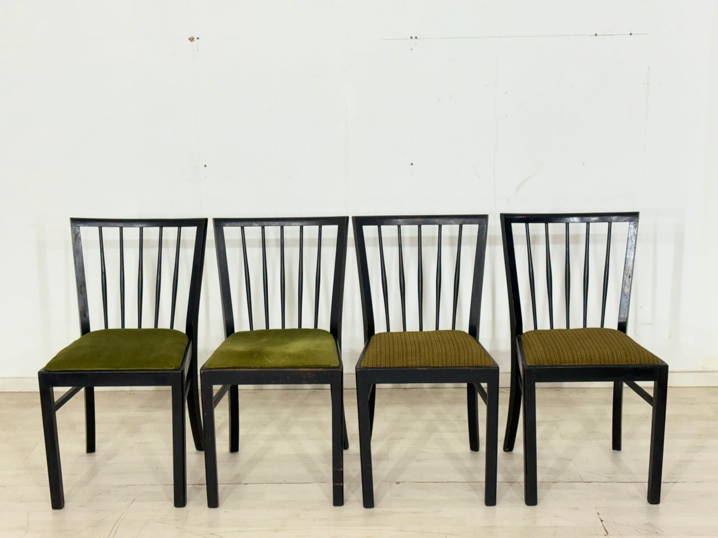4er Set Vintage Stühle / 60er Jahre Esszimmerstühle