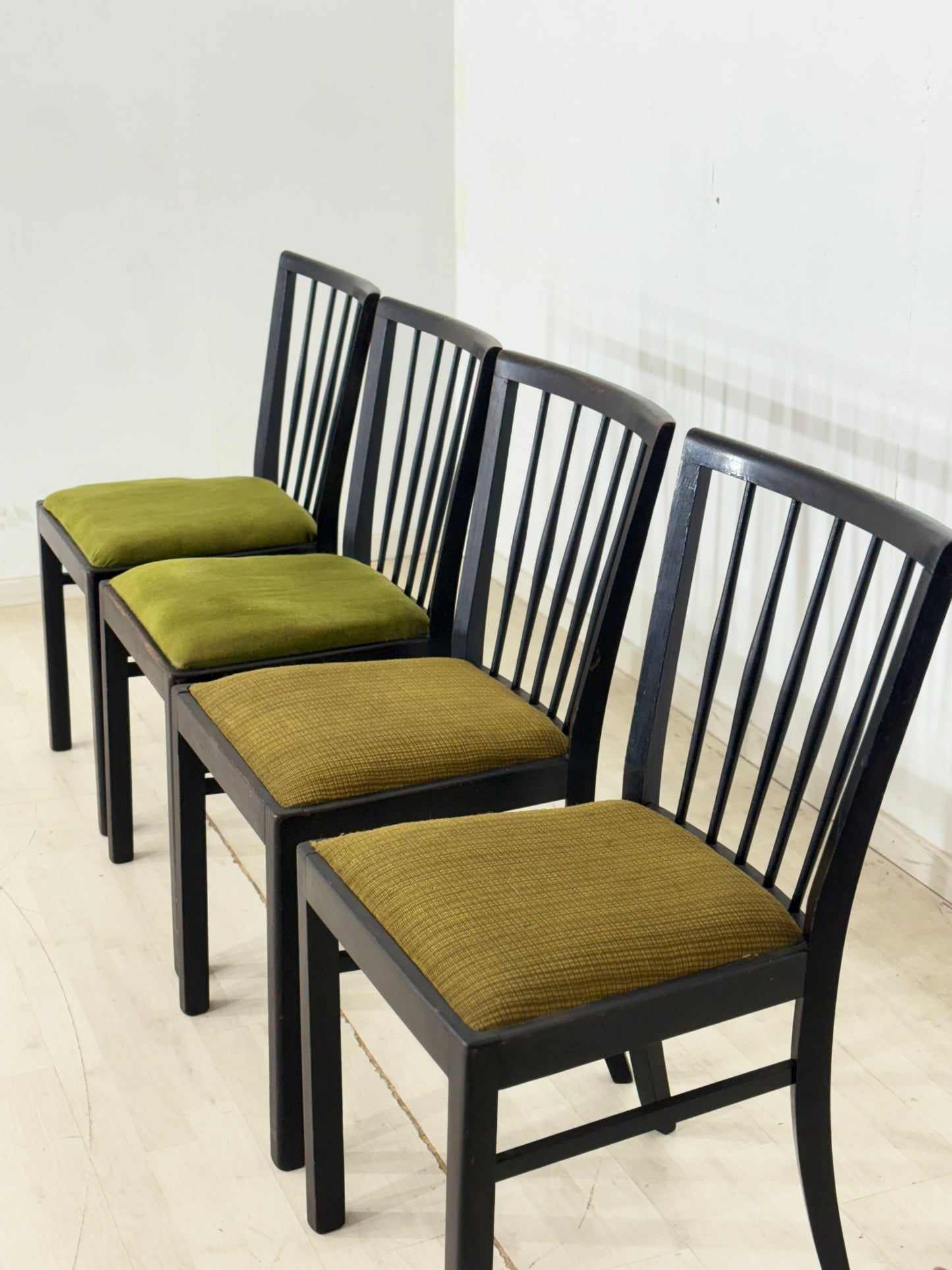 4er Set Vintage Stühle / 60er Jahre Esszimmerstühle