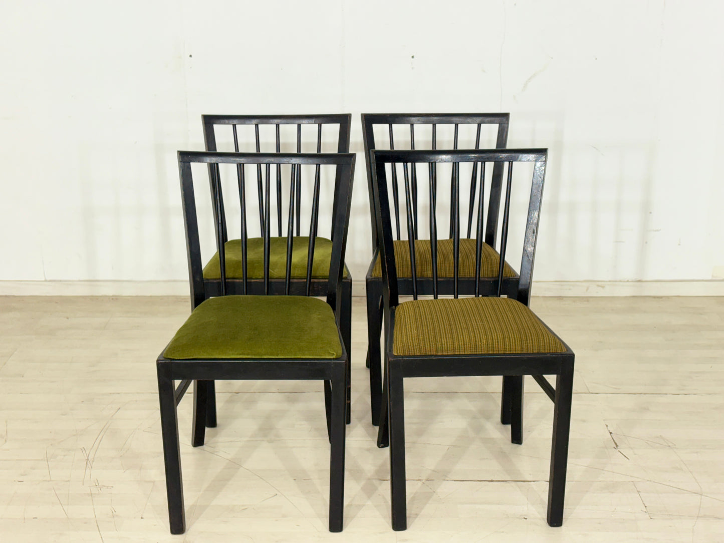 4er Set Vintage Stühle / 60er Jahre Esszimmerstühle