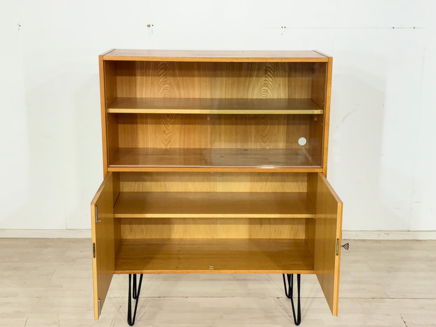 Vintage Klassiker Fächerschrank / Regal / Highboard / – Sen/Esche – VEB Hellerau