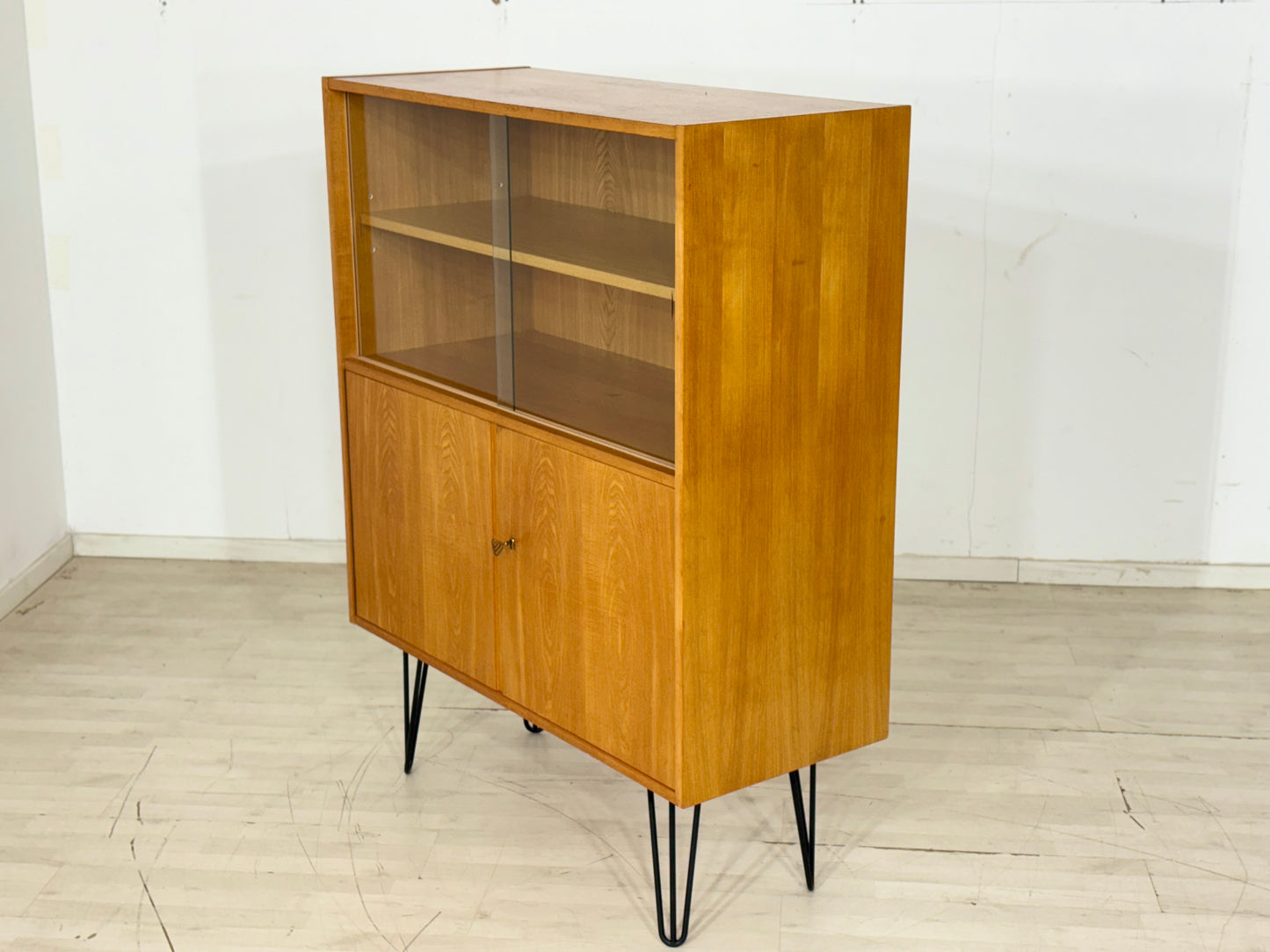 Vintage Klassiker Fächerschrank / Regal / Highboard / – Sen/Esche – VEB Hellerau