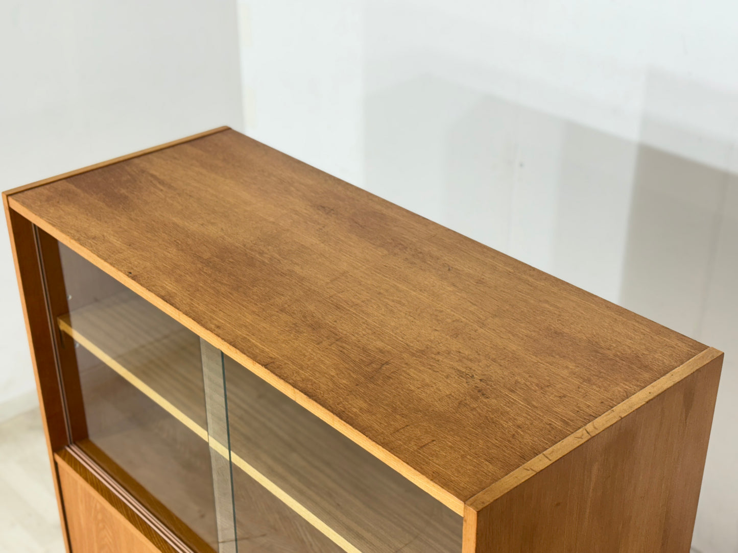 Vintage Klassiker Fächerschrank / Regal / Highboard / – Sen/Esche – VEB Hellerau