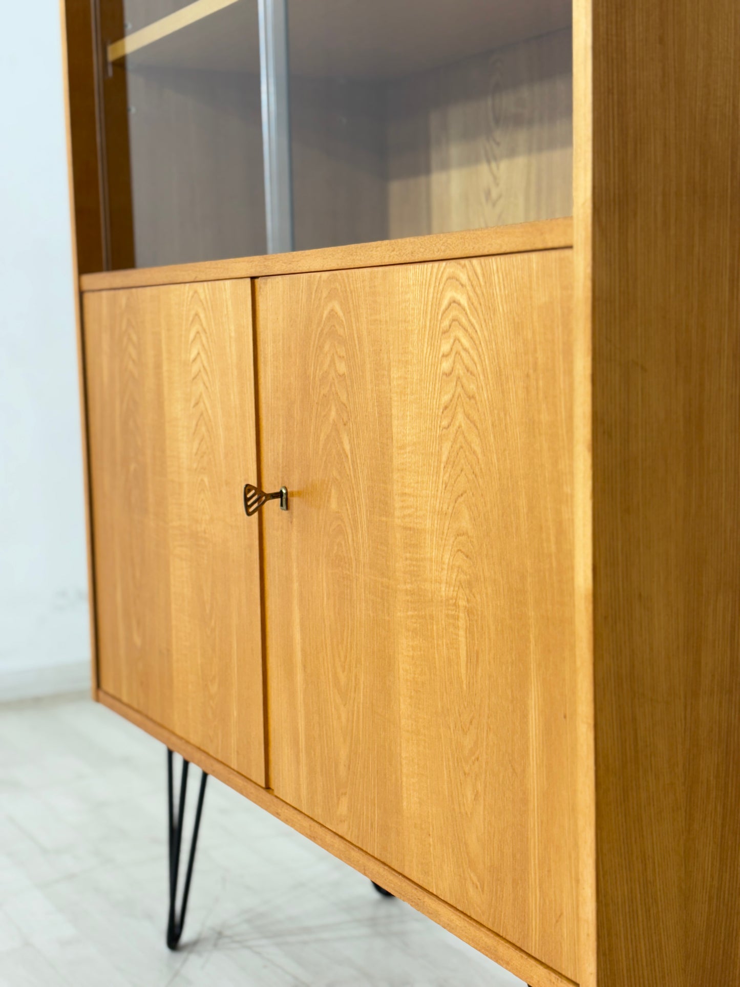 Vintage Klassiker Fächerschrank / Regal / Highboard / – Sen/Esche – VEB Hellerau