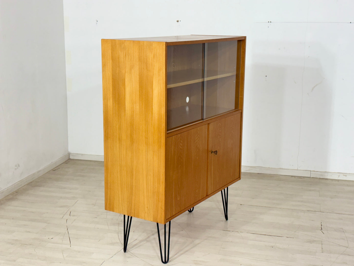 Vintage Klassiker Fächerschrank / Regal / Highboard / – Sen/Esche – VEB Hellerau