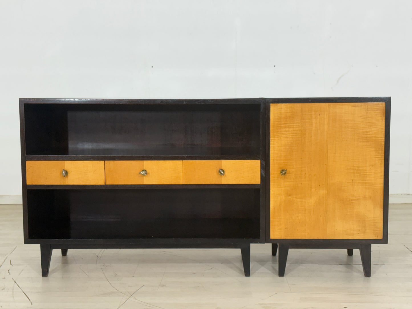 Buffet de salon vintage du milieu du siècle