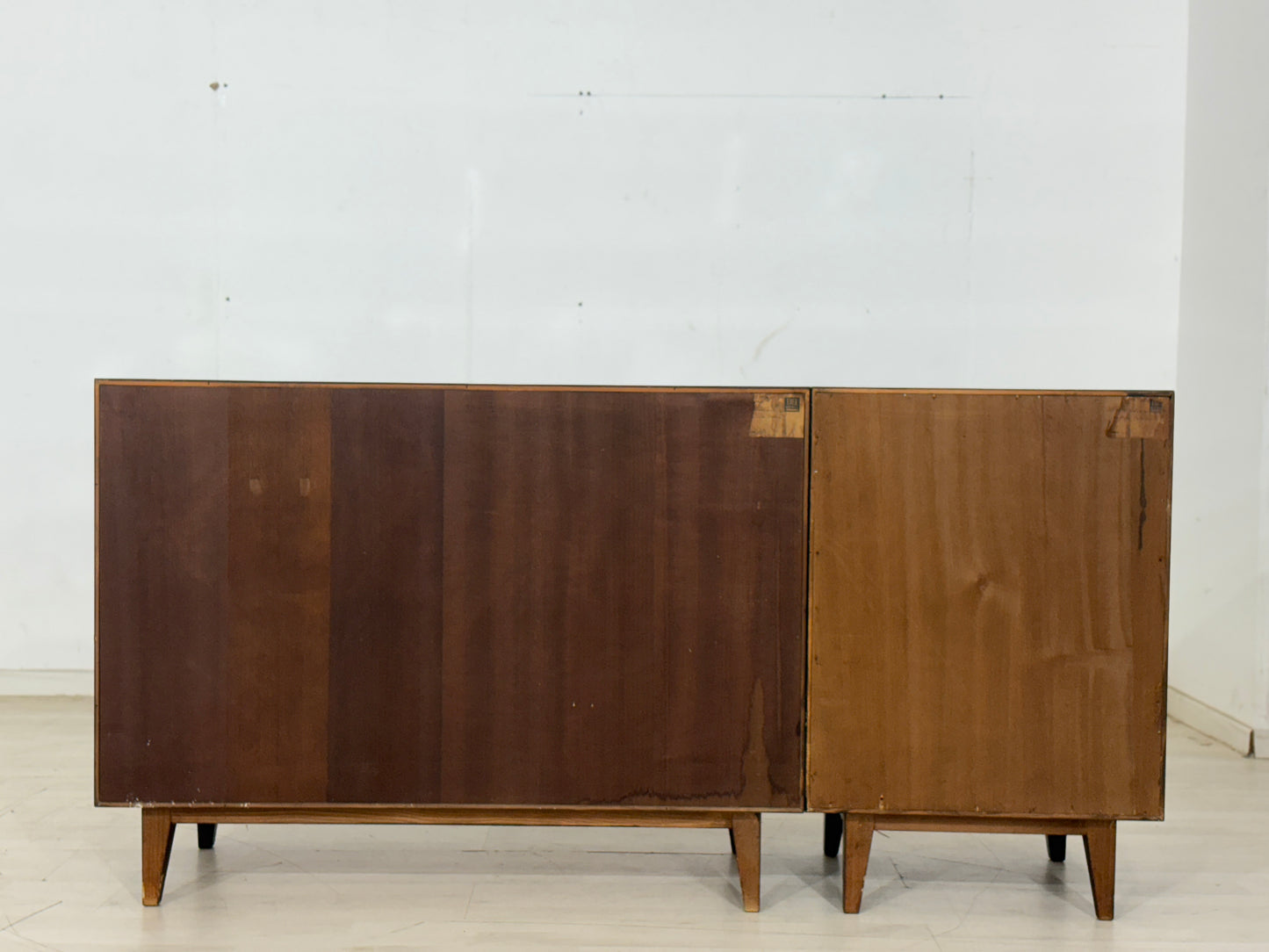 Buffet de salon vintage du milieu du siècle