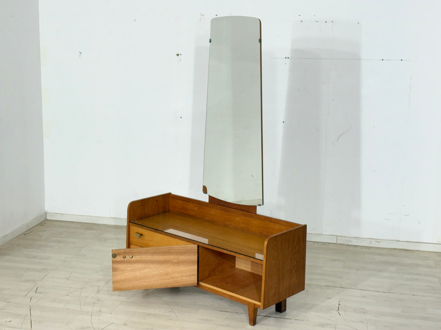 Vintage Kommode / Sideboard / Frisierkommode / Flurschrank / Schlafzimmerschrank