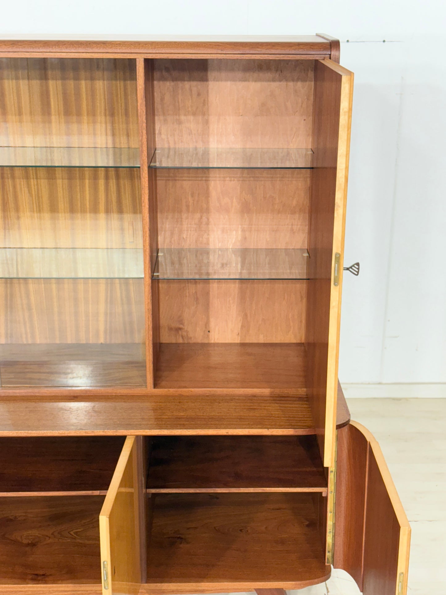 Schönes Vintage Highboard / Barschrank / Sideboard / Geschirrschrank