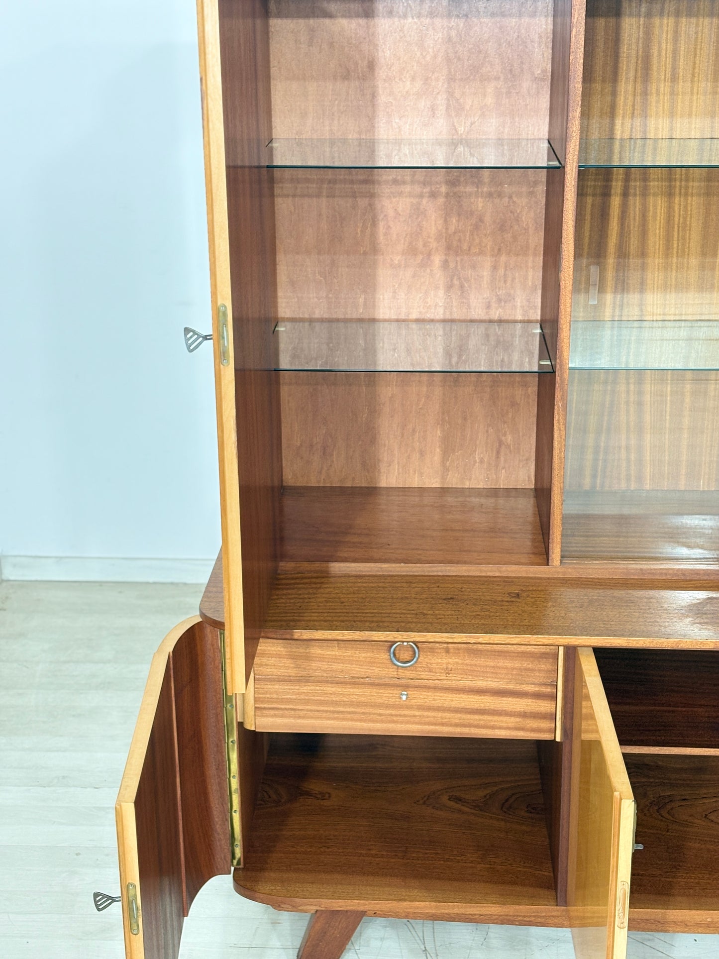 Schönes Vintage Highboard / Barschrank / Sideboard / Geschirrschrank