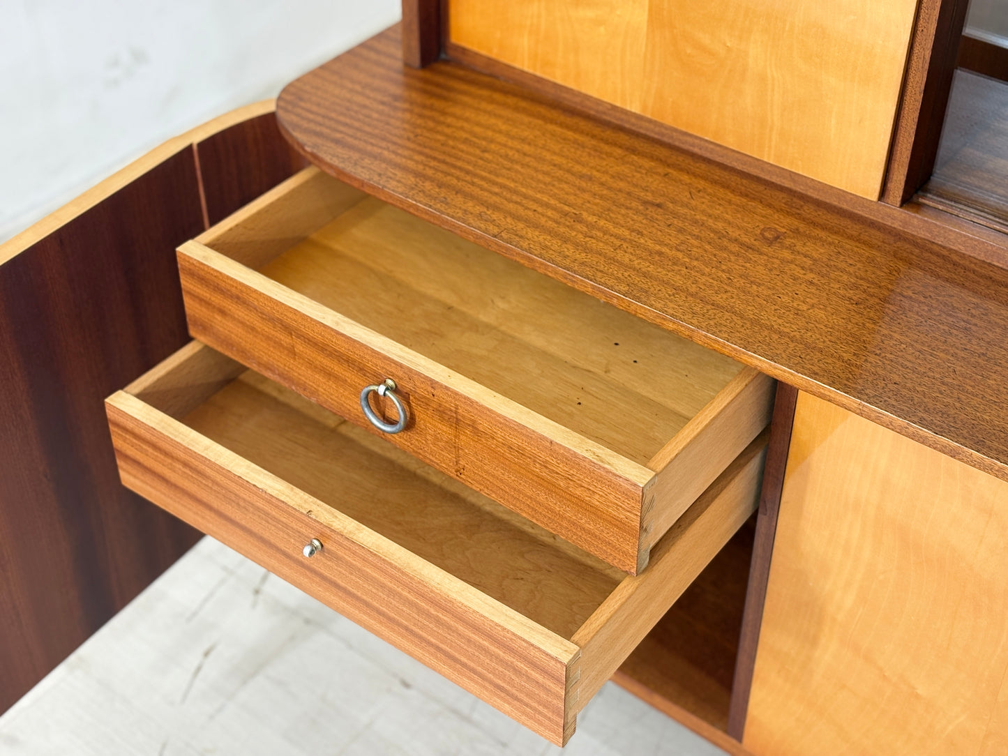 Schönes Vintage Highboard / Barschrank / Sideboard / Geschirrschrank