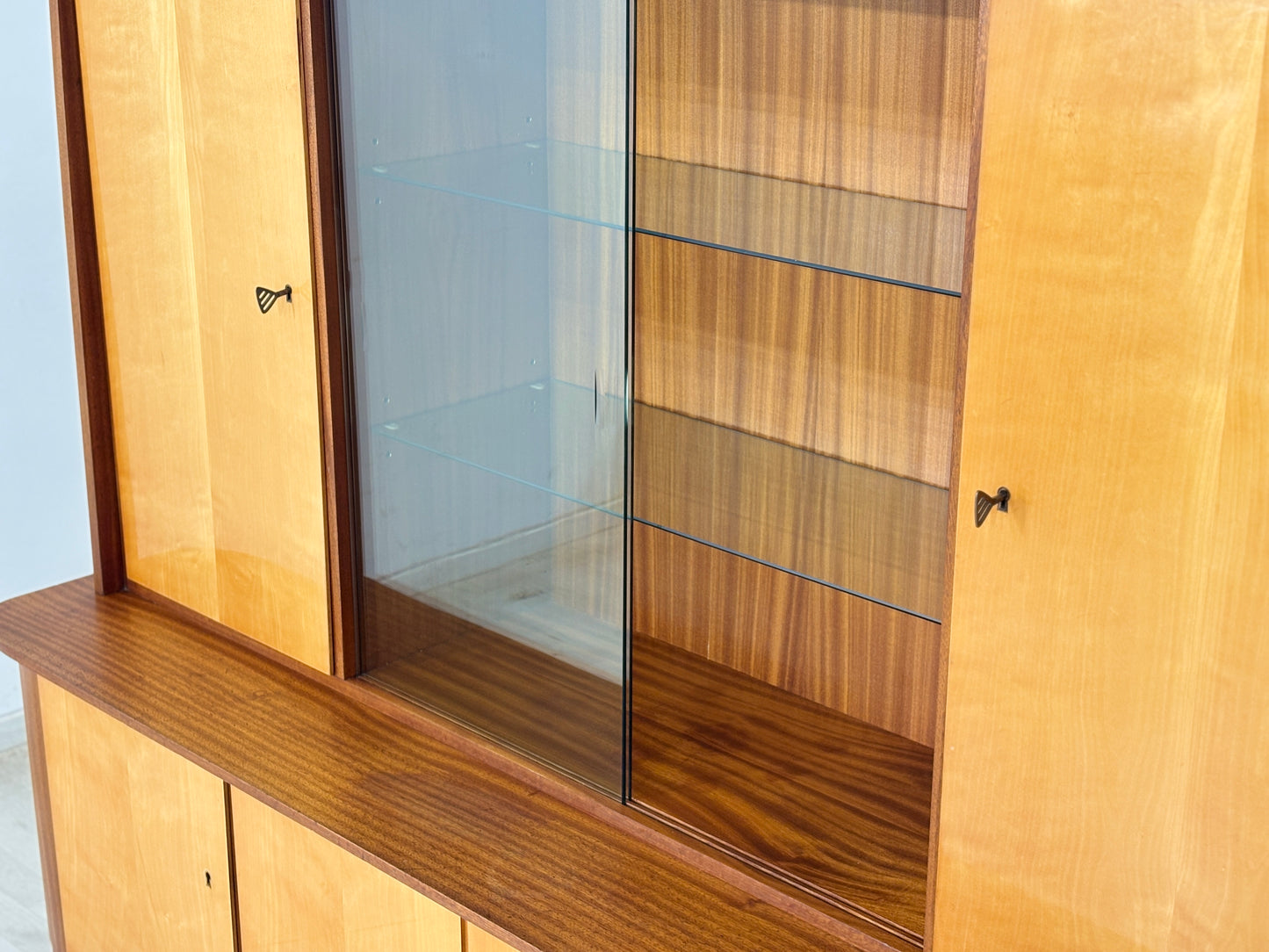 Schönes Vintage Highboard / Barschrank / Sideboard / Geschirrschrank