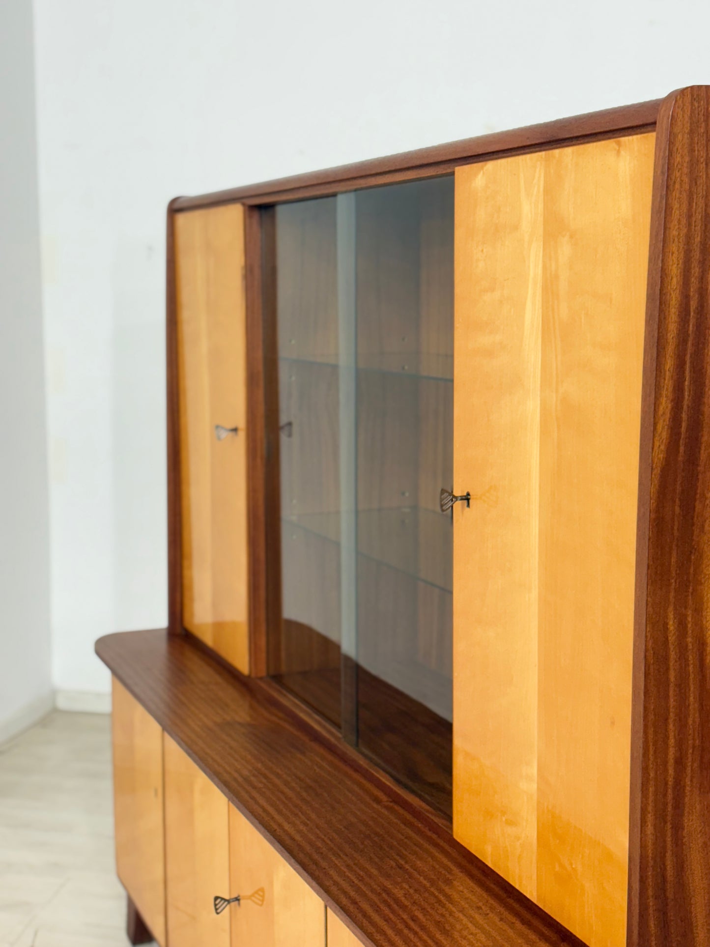 Schönes Vintage Highboard / Barschrank / Sideboard / Geschirrschrank