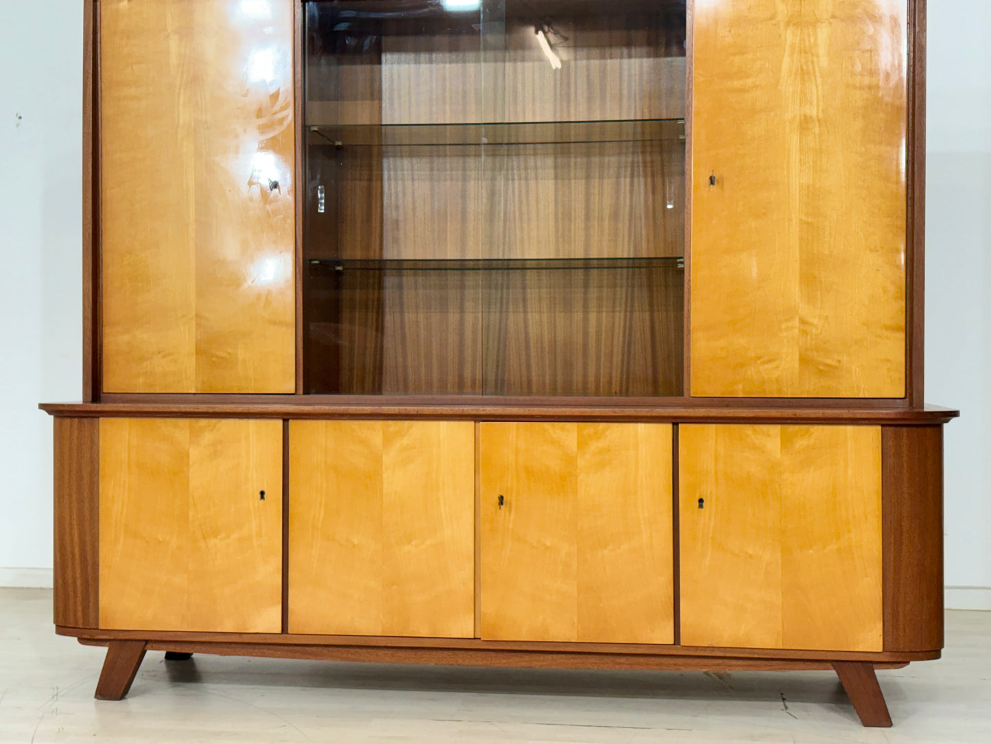 Schönes Vintage Highboard / Barschrank / Sideboard / Geschirrschrank