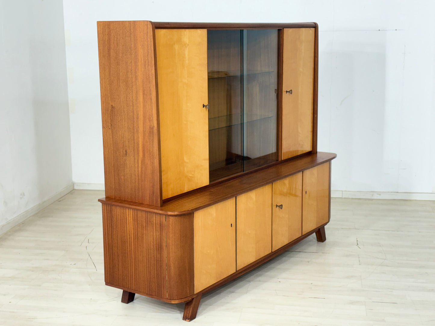 Schönes Vintage Highboard / Barschrank / Sideboard / Geschirrschrank