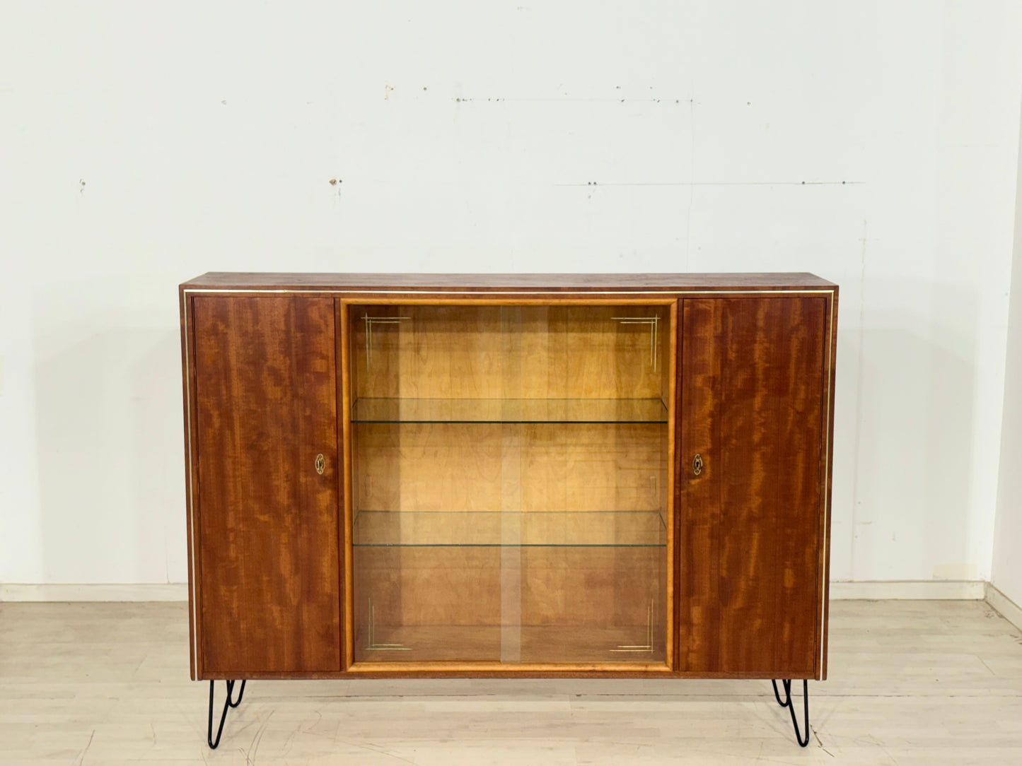 Mid-Century Highboard / Sideboard / Vitrine / Wohnzimmerschrank – 60er Jahre