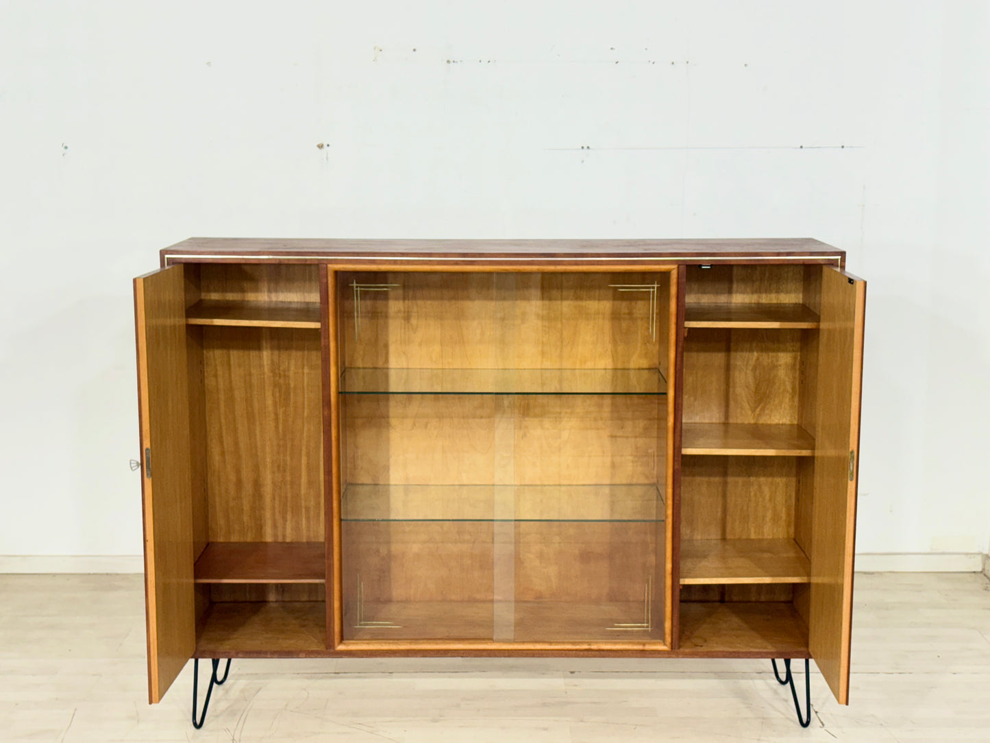 Mid-Century Highboard / Sideboard / Vitrine / Wohnzimmerschrank – 60er Jahre